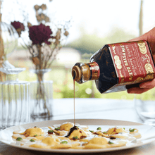 Load image into Gallery viewer, Giuseppe Giusti 12 yr. IGP Certified Balsamic Vinegar of Modena - 주씨 12년 IGP 인증 발사믹 비네가 (Best By: Dec. 2033)
