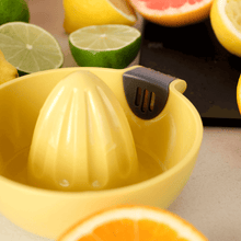 Load image into Gallery viewer, Rig-Tig by Stelton Juicy Lemon Squeezer- 리그티그 레몬즙 툴