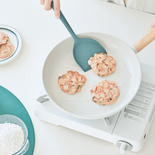 Load image into Gallery viewer, Sillymann Platinum Silicone Harmony PLUS Wing Turner - 실리만 프리미엄 실리콘 날개 뒤집개 (플러스 사이즈)