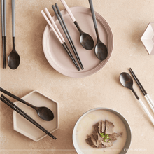 Load image into Gallery viewer, Kimsunghun Ceramics Spoon/Chopsticks - 김성훈 도자기 옻칠 나무 수저