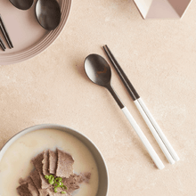 Load image into Gallery viewer, Kimsunghun Ceramics Spoon/Chopsticks - 김성훈 도자기 옻칠 나무 수저