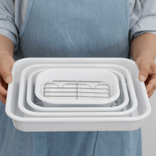 Load image into Gallery viewer, White Enamelware Tray and Oil Drain Rack - 아카시아 법랑밧드와 밧드망
