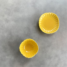 Load image into Gallery viewer, Hasami Ware Blossom Mini Bowl / Plate Set - 하사미 칼라 소찬기 / 접시 세트