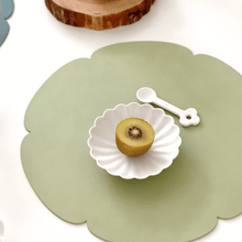 Load image into Gallery viewer, Le’enmi Flower Placemat - 르엔미 양면 방수 플라워 가죽테이블매트
