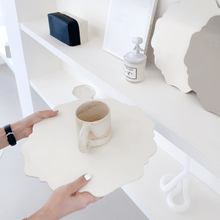 Load image into Gallery viewer, Le’enmi Wave Double-Sided Leather Tray - 르엔미 양면 방수 물결 가죽 트레이