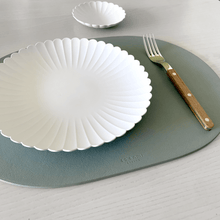 Load image into Gallery viewer, Le’enmi Oval Double-Sided Leather Tray - 르엔미 양면 방수 타원 가죽 트레이