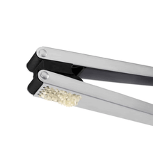 Load image into Gallery viewer, Triangle Garlic Cutter & Press Duo- 독일 트라이앵글 마늘 다지기