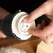 Load image into Gallery viewer, FinaMill’s Award-Winning Battery Operated Salt and Pepper Grinder Set - 파이나밀 전동 그라인더 세트
