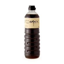 Load image into Gallery viewer, Mcgguroom Golden Light Maekganjang Soy Sauce - 맥꾸룸 100% 한국산 황금빛 맥간장 (Best By: Feb. 2027)
