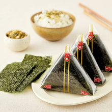 Load image into Gallery viewer, Triangle Gimbap Seaweed &amp; Mold Set - 삼각김밥용 김과 틀 세트
