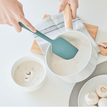 Load image into Gallery viewer, Sillymann Platinum Silicone Harmony PLUS Spatula - 실리만 프리미엄 실리콘 주걱 (플러스 사이즈)
