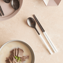 Load image into Gallery viewer, Kimsunghun Ceramics Spoon/Chopsticks - 김성훈 도자기 옻칠 나무 수저
