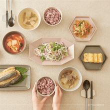 Load image into Gallery viewer, Kimsunghun Ceramics Hexagon Chopstick Rest- 김성훈 도자기 양면 육각 수저 받침
