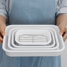 Load image into Gallery viewer, White Enamelware Tray and Oil Drain Rack - 아카시아 법랑밧드와 밧드망
