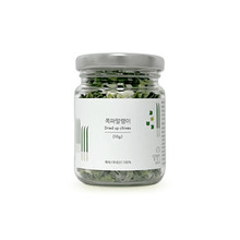Load image into Gallery viewer, Mrs. Malaenge Dried Chives- 말랭이여사 한국산 쪽파말랭이 (Best By: Jan. 2024)
