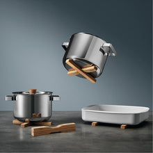 Load image into Gallery viewer, Eva Solo Magnetic Trivet - 에바 솔로 자석 냄비 받침
