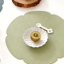 Load image into Gallery viewer, Le’enmi Flower Placemat - 르엔미 양면 방수 플라워 가죽테이블매트
