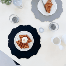 Load image into Gallery viewer, Le’enmi Wave Double-Sided Leather Tray - 르엔미 양면 방수 물결 가죽 트레이
