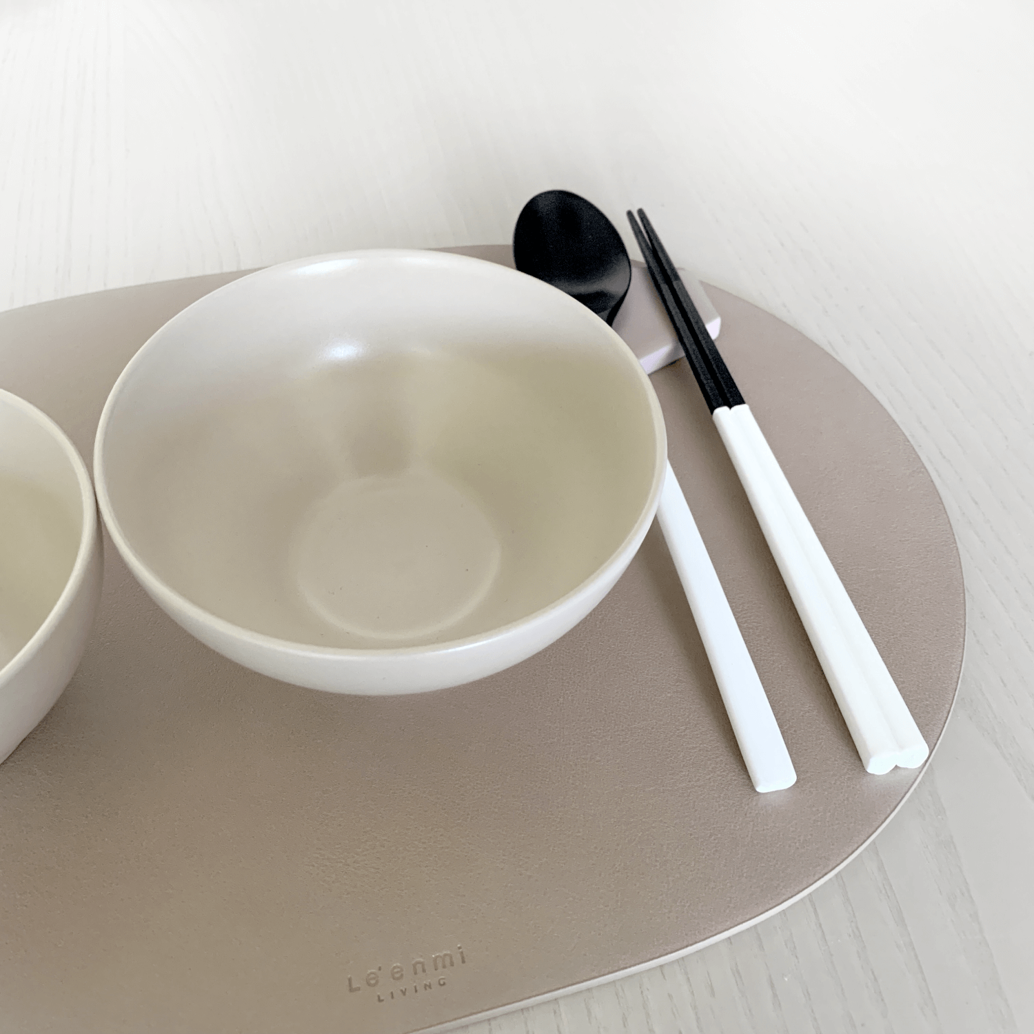 Le'enmi Oval Double-Sided Leather Tray - 르엔미 양면 방수 타원