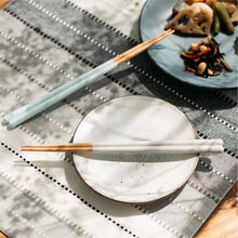 Load image into Gallery viewer, Mikaku Octagon Chopsticks / Chopstick Rest - 미카쿠 칼라 젓가락 / 젓가락 받침 세트
